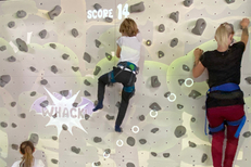 Arriba Arriba Perpignan • Jeux d’escalade • mur d'escalade interactif (® site Arriba arriba)