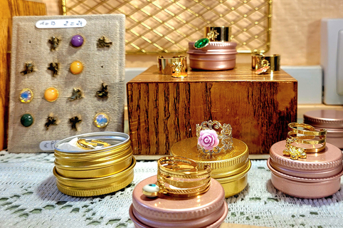 Atypick Bijoux Perpignan vend des bijoux artisanaux, des bijoux de créateurs en centre-ville.