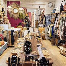 La boîte à bijoux Perpignan, tout pour la femme : vêtements, sacs, bijoux, chaussures...