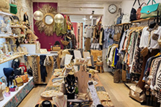 La boîte à bijoux Perpignan, tout pour la femme : vêtements, sacs, bijoux, chaussures...