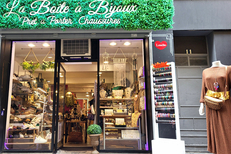 La boîte à bijoux Perpignan vend des vêtements, des bijoux, des articles de mode femme en centre-ville