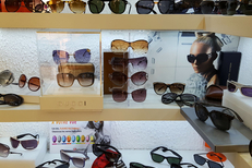 Opticadom 66 Opticien à domicile Perpignan propose aussi des lunettes de soleil en boutique et à domicile (® networld-david gontier)