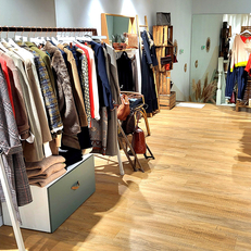 Quatre Sixième Perpignan, boutique de vêtements pour femmes, avec des marques de luxe en centre-ville.