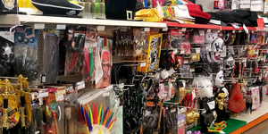 Craquez pour les Soldes chez Party Cakes sur les déguisements et accessoires. Craquez pour les Soldes chez Party Cakes sur les déguisements et accessoires.