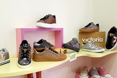 Chaussures Codognes Perpignan vend des baskets mode Victoria en centre-ville
