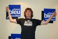 France Bleu Roussillon reçoit des artistes dans ses émissions, ce jour-là c'était Cali (® radio france)