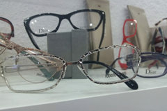 Opticadom 66 Perpignan Opticien à domicile propose des lunettes haut de gamme de marque (® networld-Gontier)
