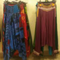 Damaï Perpignan présente des vêtements Femme tels que des sarouels et des robes (® networld-david gontier) Damaï Perpignan présente des vêtements Femme tels que des sarouels et des robes (® networld-david gontier)