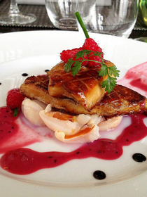 Escalope de Foie gras poelee du restaurant Le Passionné proche de la Gare de Montpellier Escalope de Foie gras poelee du restaurant Le Passionné proche de la Gare de Montpellier